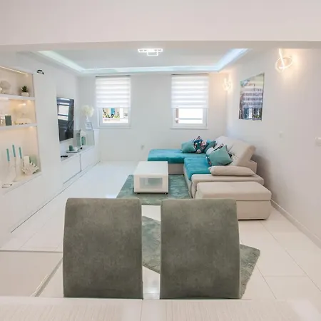 Pascal Apartment *