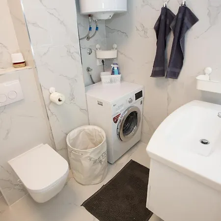 Pascal Apartment *